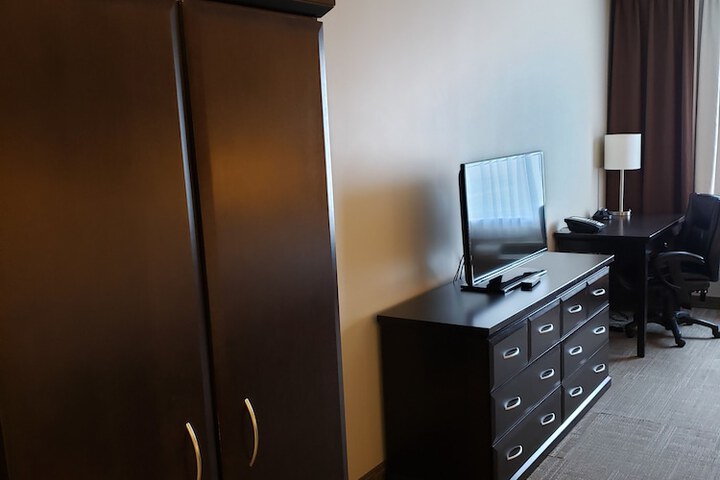 Room 9 of 33