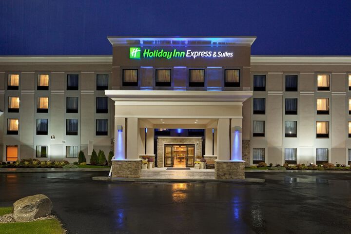Holiday Inn Express Hotel & Suites Malone by IHG