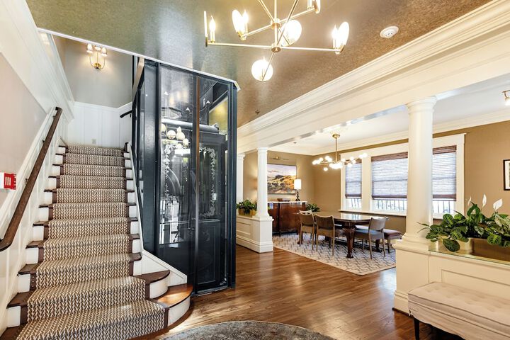 Nob Hill Inn