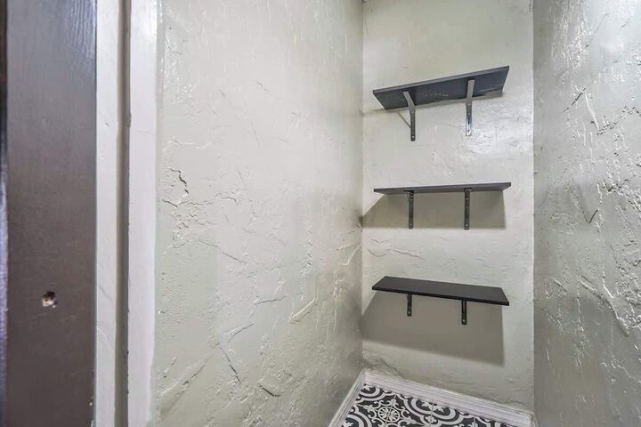 Room 18 of 97
