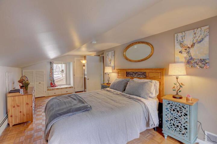 Lake Cabin w / King Bed Foodie Kitchen, & Views