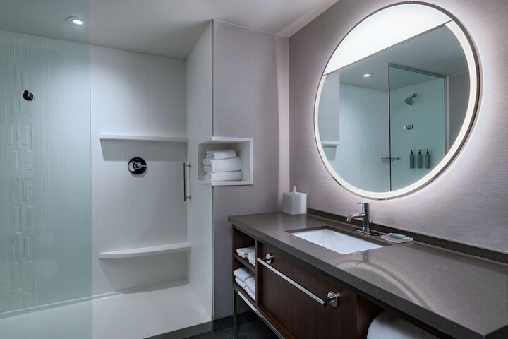 Room 10 of 26