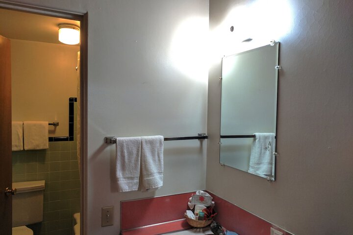 Room 9 of 38