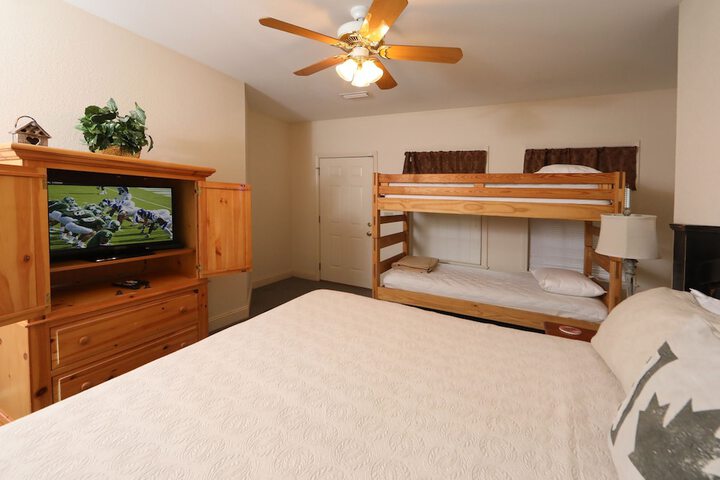 Room 33 of 94