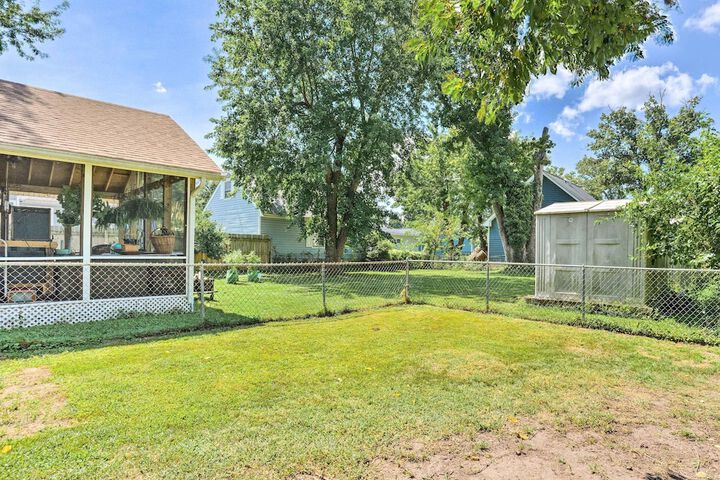 Chic Cottage w / Private Yard: Steps to Beach!