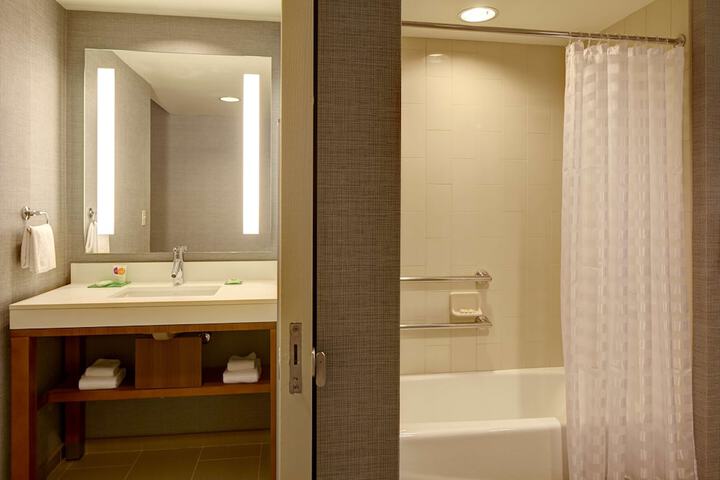 Hyatt Place Marlborough / Apex Center