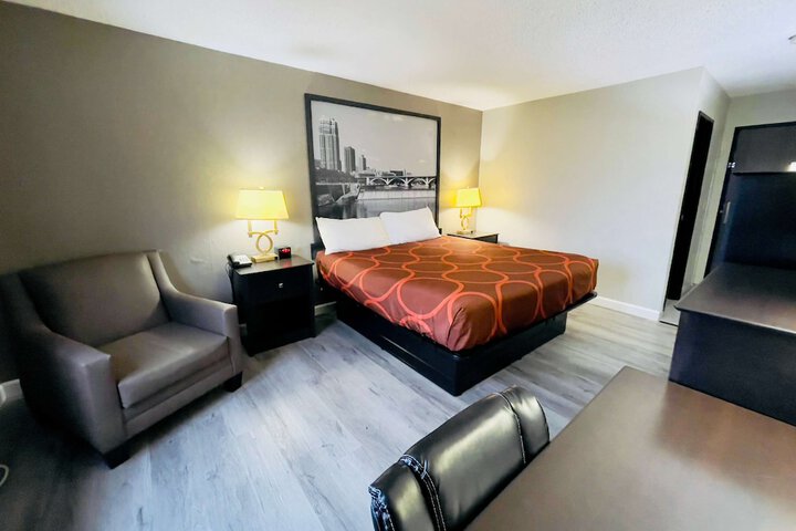 Room 33 of 65