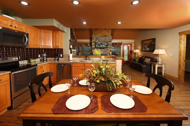 Dining 48 of 66
