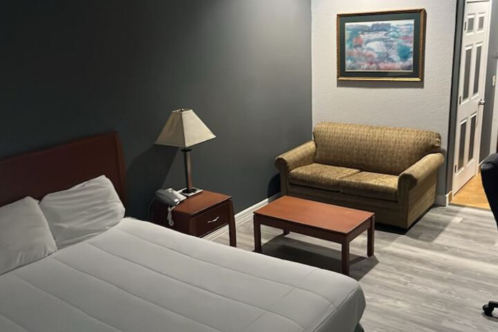 Suburban Studios Clute - Lake Jackson
