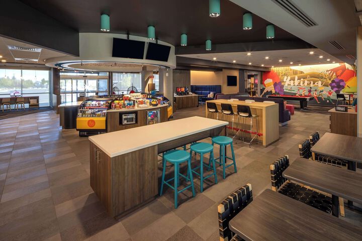 Hotel Interior 4 of 37