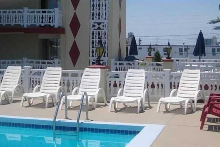 Pool 10 of 23
