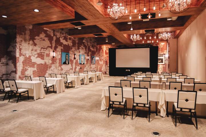 Whitney Peak Hotel Reno Tapestry Collection by Hilton