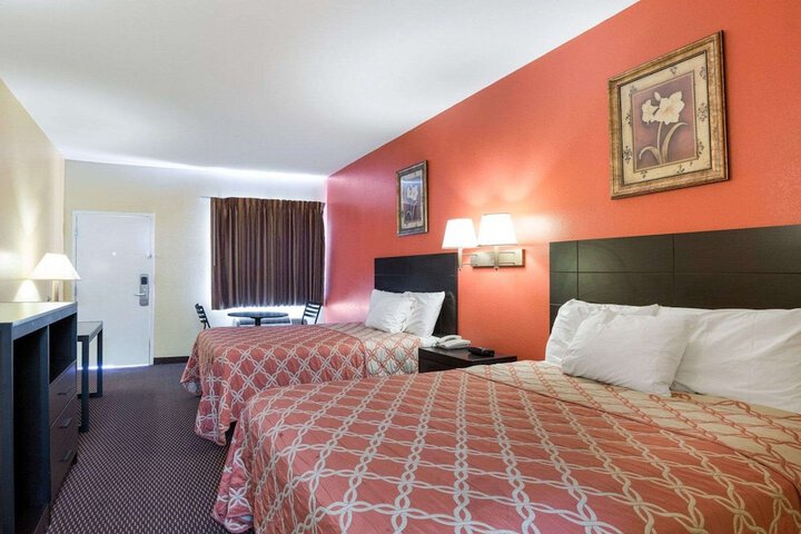 Room 25 of 27