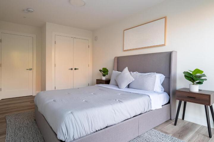 Modern Furnished Apartment in Heart of Quincy
