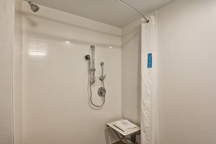 Room 35 of 70