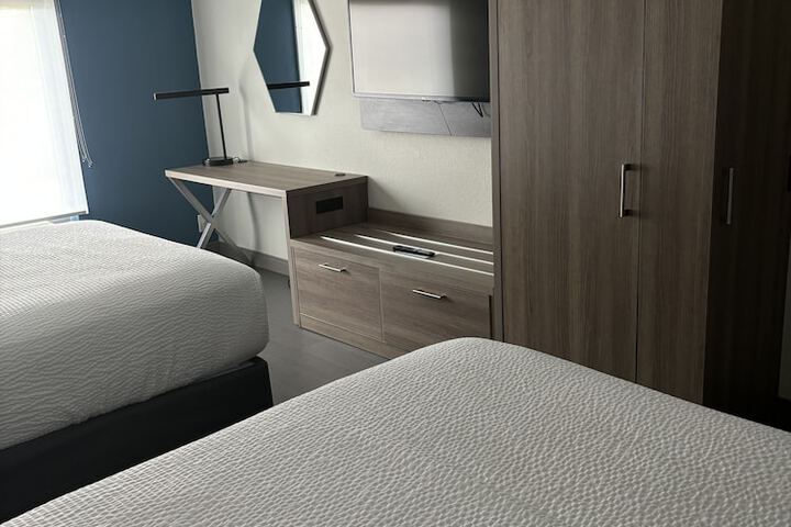 Room 12 of 48