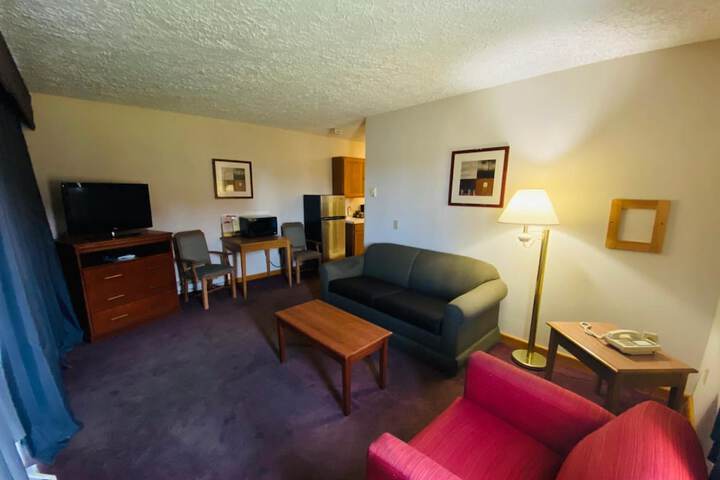 Fleetwood Inn & Suites