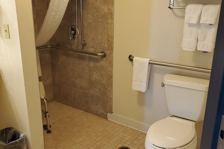 Room 12 of 25