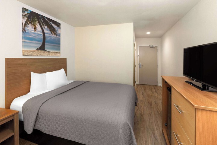 Room 16 of 26