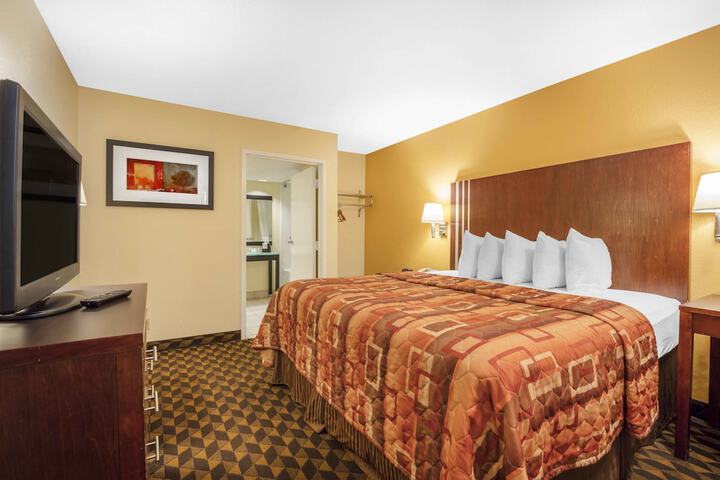 Room 18 of 36