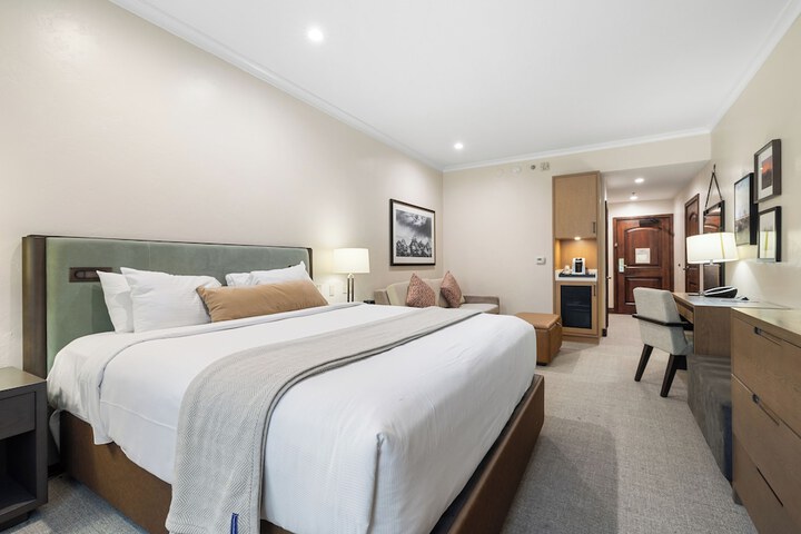 Room 30 of 48