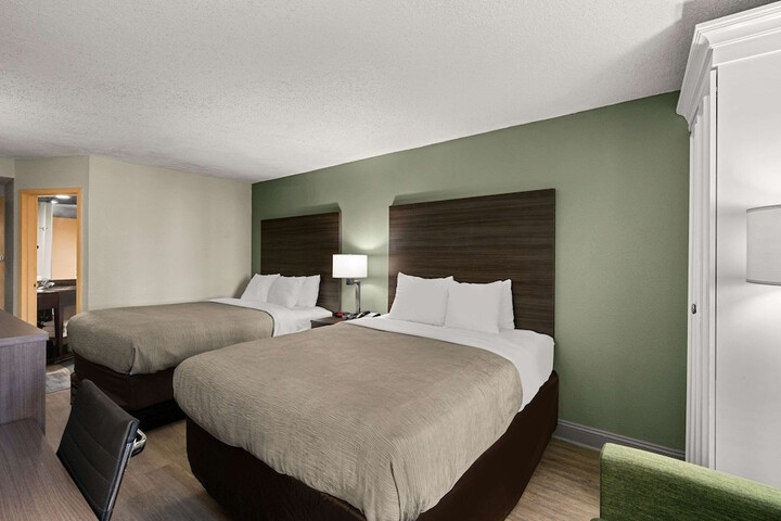 Room 32 of 40