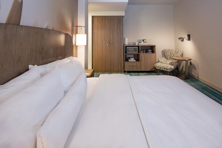 Room 40 of 69