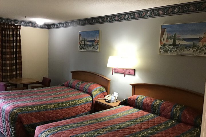 Room 5 of 12