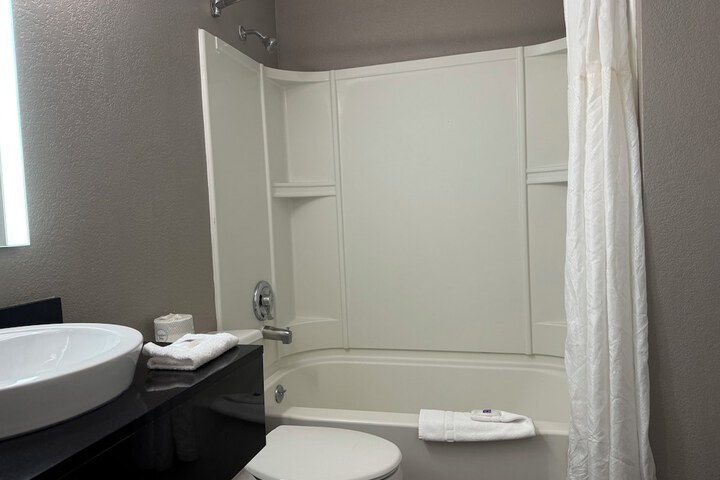 Room 30 of 33