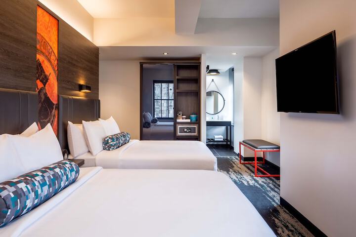 Room 17 of 39