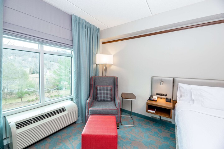 Room 35 of 83