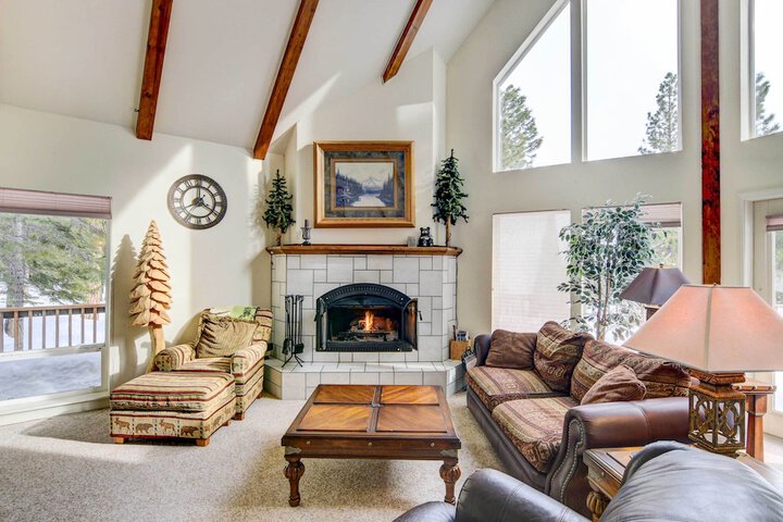 Pet-friendly California Cabin w / Beach Access