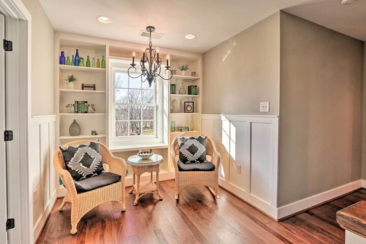 Morrisonville Manor w / Fire Pit & Hot Tub!