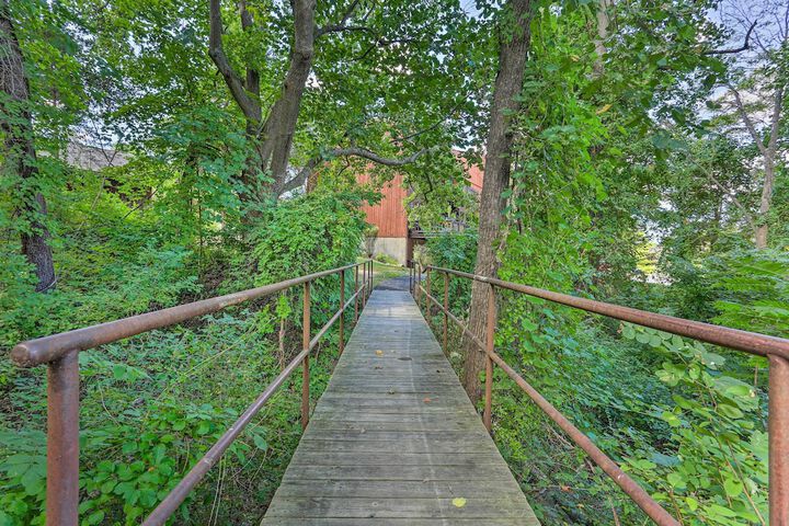 Vernon Township Condo w / Balcony Near Ski Lifts!