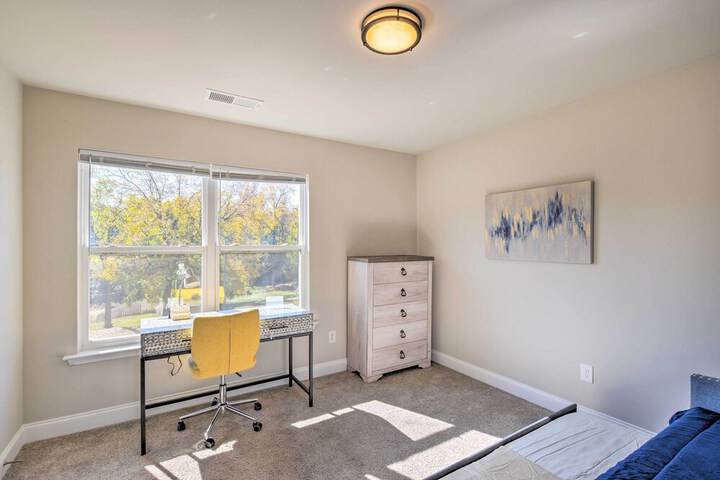 Greer Getaway w / Smart TV 1 Mi to Dtwn!