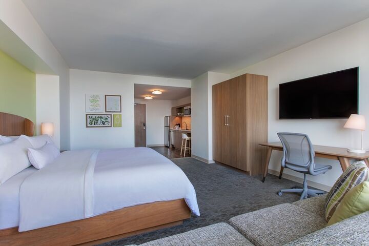 Room 11 of 37