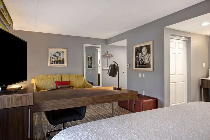 Room 27 of 42
