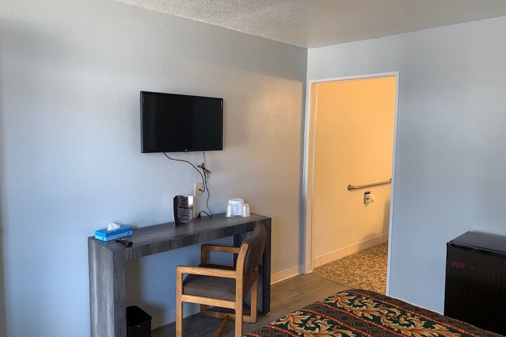 Room 17 of 36