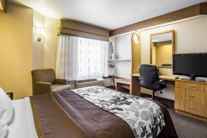 Room 13 of 26