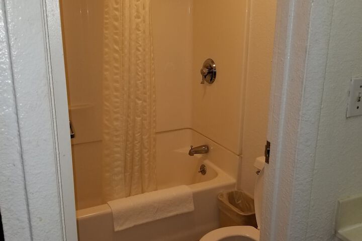 Room 26 of 40