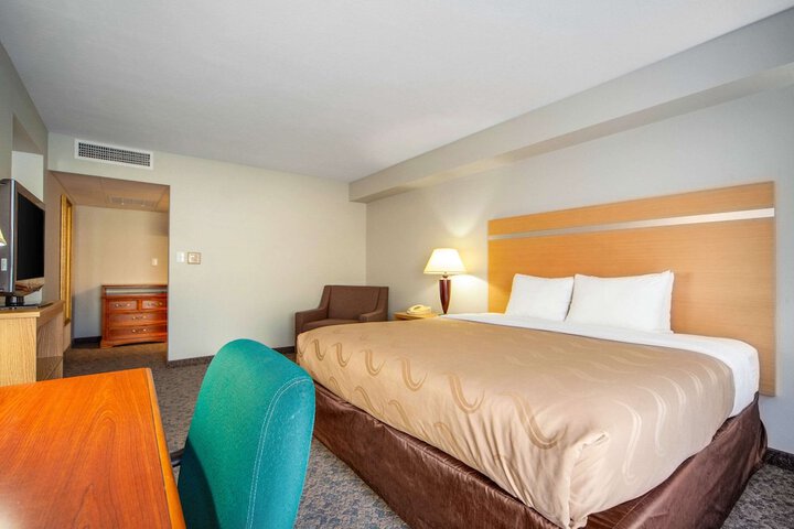 Room 32 of 60