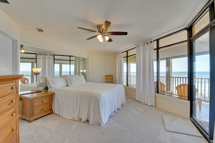 Oceanfront Escape on Wilbur Beach!