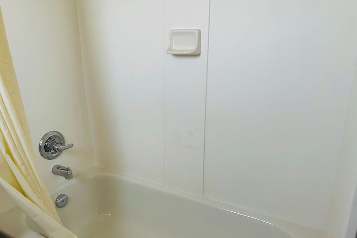 Room 32 of 40