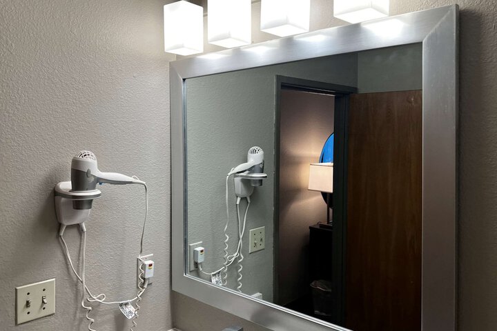 Room 6 of 22