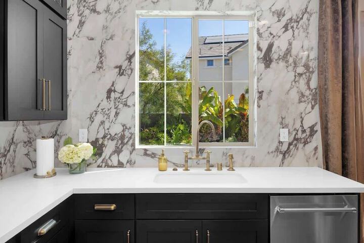 atmarbella Lane - Stylish Dream Home in RMV w / Pool