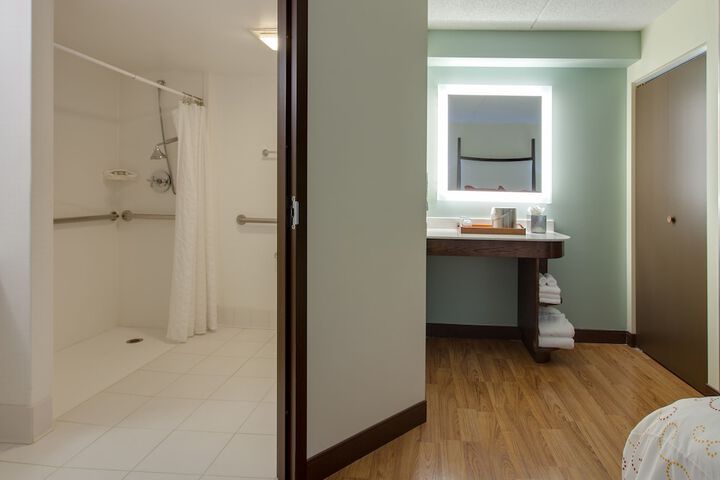 Room 16 of 24