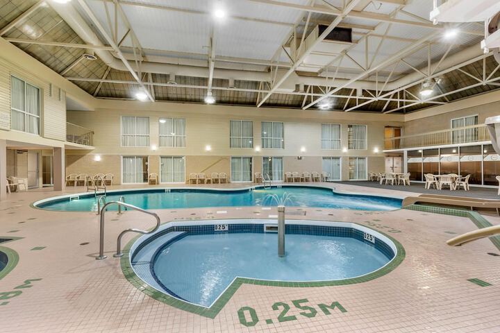 Clarion Hotel & Suites