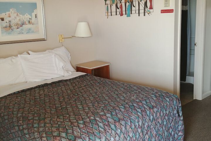 Room 13 of 19