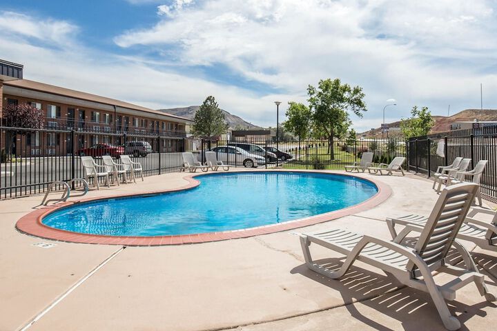 Pool 4 of 42