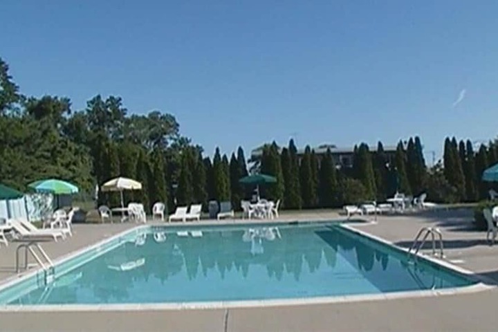 Tides Motor Inn at Stehli Beach